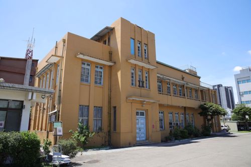 1942 年建造的新竹變電所控制室，如今已由新竹市政府登錄為歷史建築。
