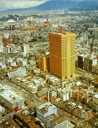 1986年俯瞰台電大樓與鄰近地區的景象。