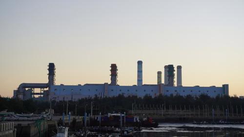 1965年啟用的通霄火力發電廠,是臺灣邁向「火主水從」時代的重要建設之一。