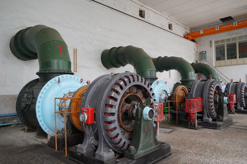 圖-4竹仔門電廠內的發電機組