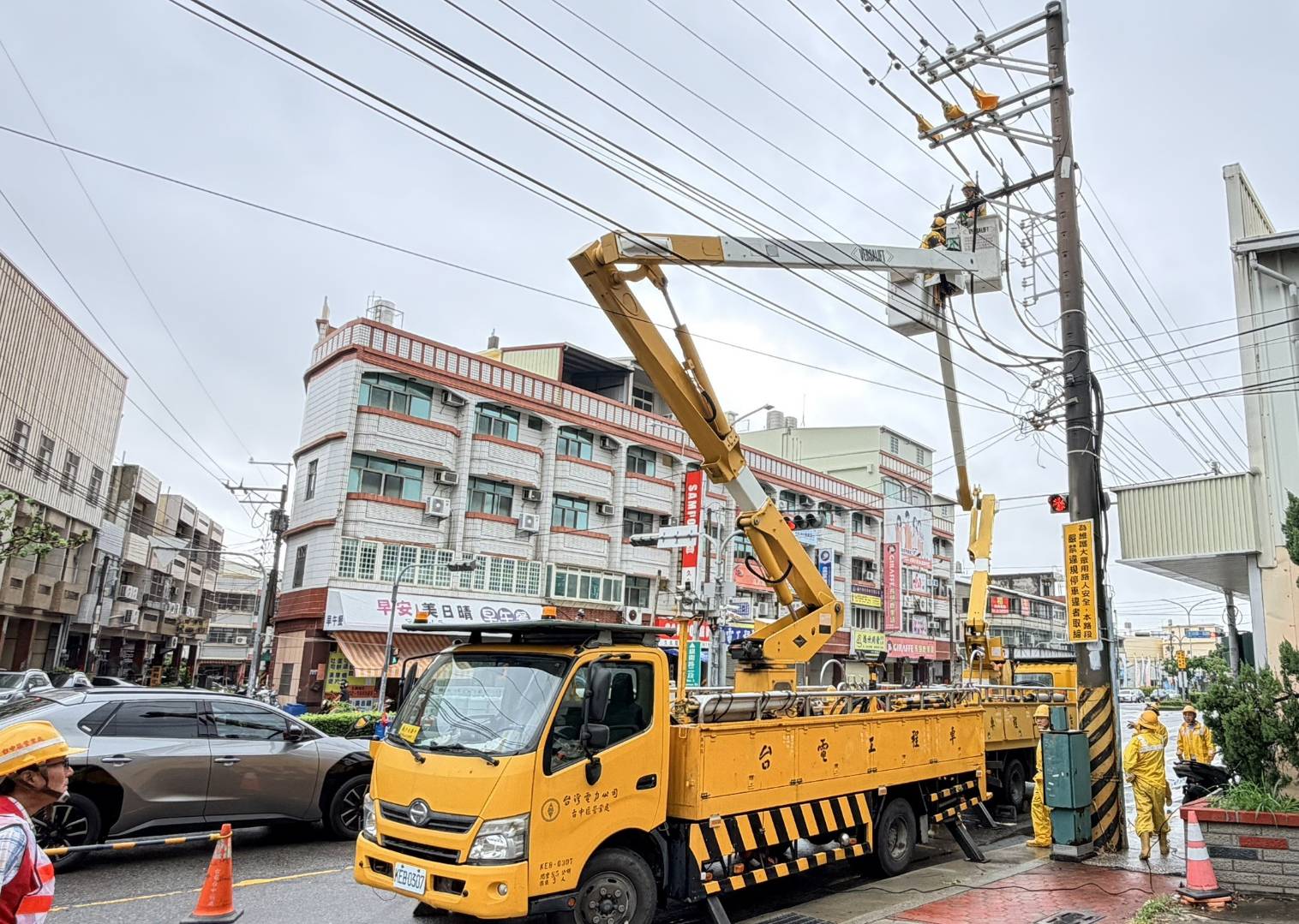 台中區處人員投入搶修工作