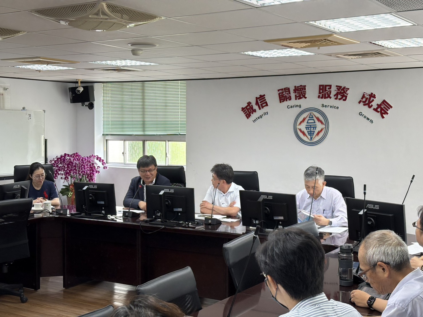 台電董事長曾文生參加高雄區處颱風整備會議