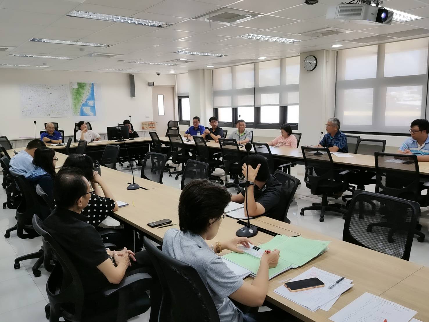 為防範白海豚颱風侵襲，台電台東區處嚴陣以待，召開颱風前整備會議。