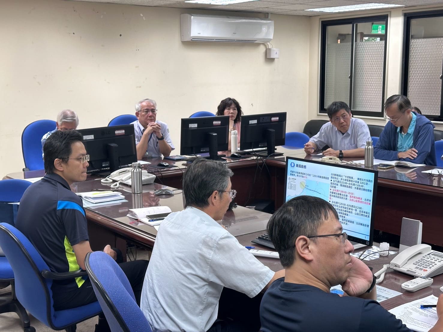 ”台電北西區營業處召開颱風災害整備會議，針對人力、機具及設備等進行全面盤點”