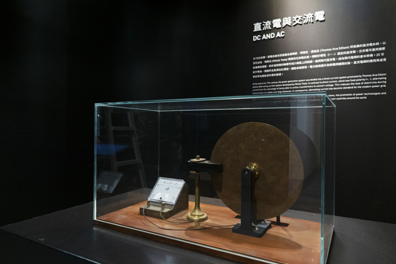 法拉第圓盤發電機（陳沛妤攝）