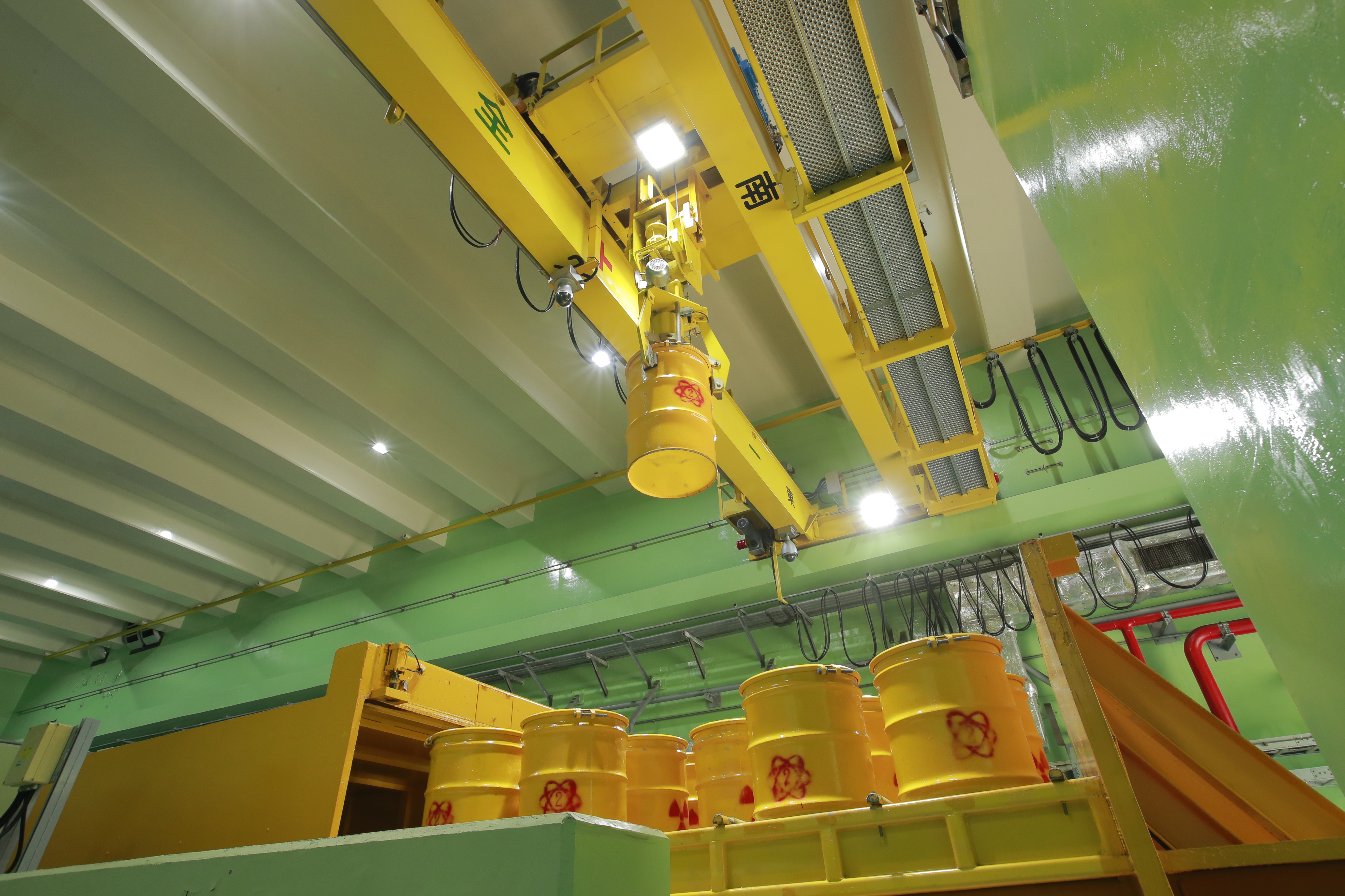 起重機及輸送機系統