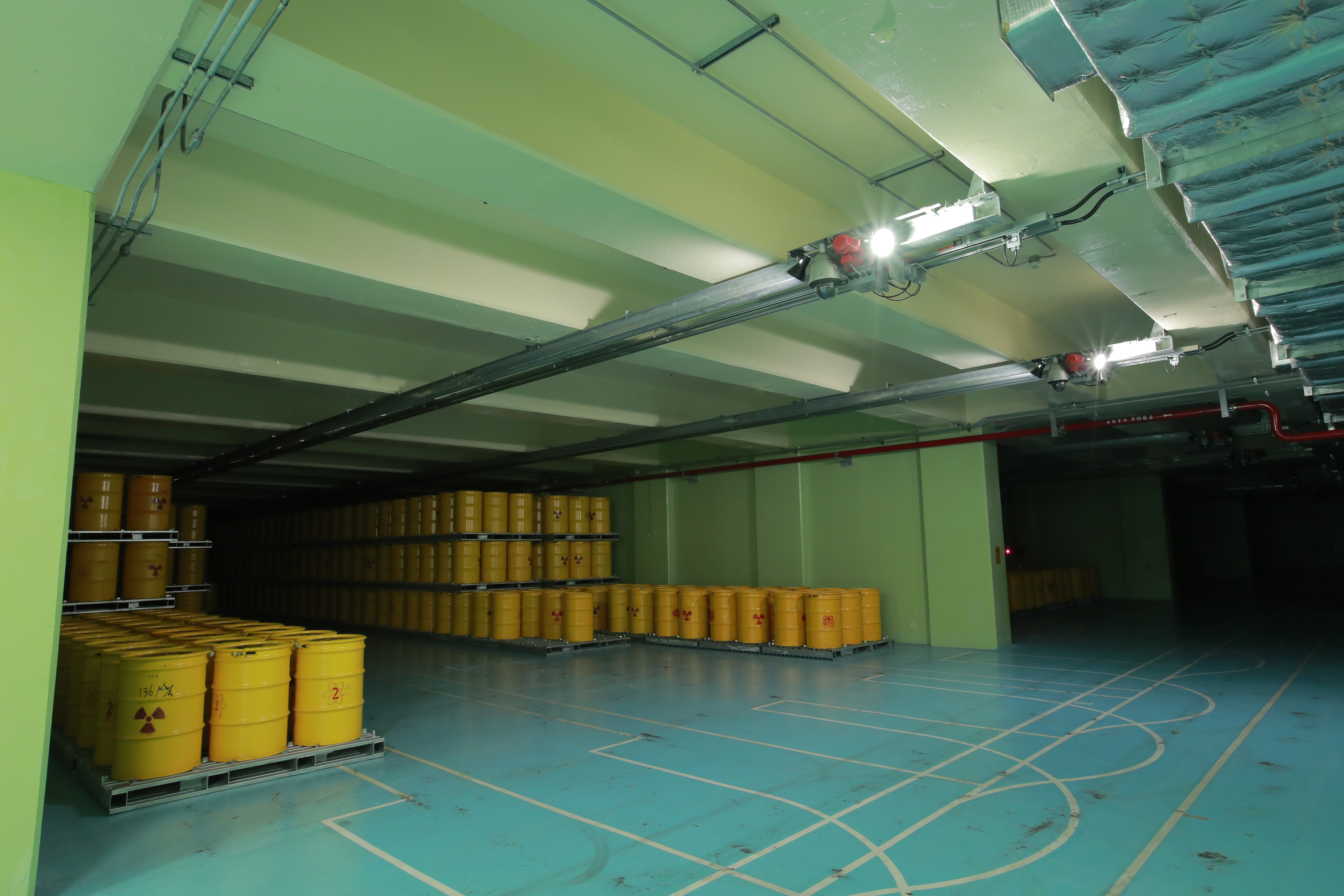 地板自動偵測路線區，顯示AGV行駛路線