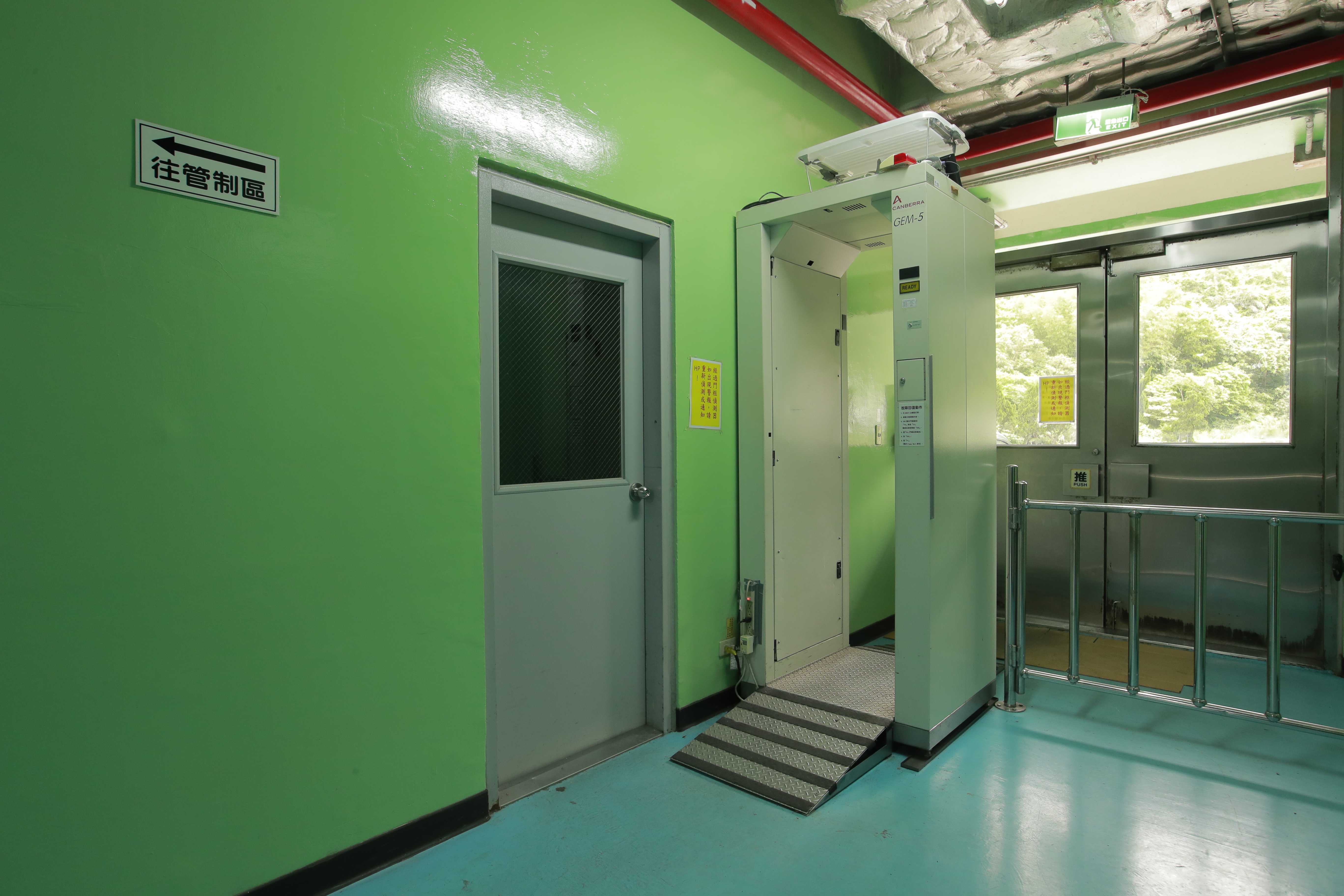 門框輻射偵測器